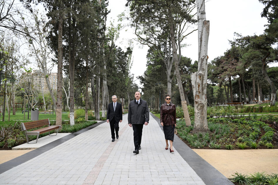 Prezident İlham Əliyev və birinci xanım Mehriban Əliyeva yeni parkın açılışında iştirak ediblər