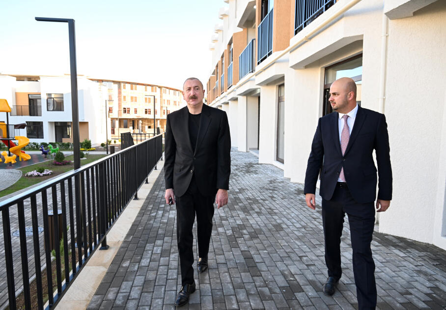 Prezident Zəngilan şəhərində 104 mənzilli yaşayış kompleksində görülmüş işlərlə tanış olub
