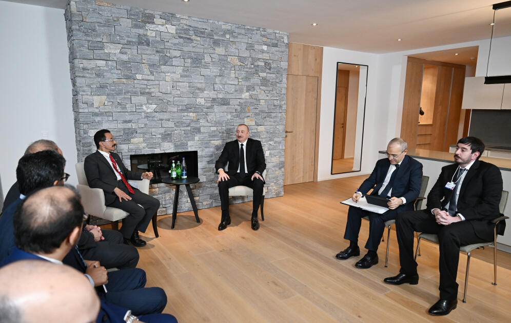 Prezident İlham Əliyev Davosda “DP World” şirkətlər qrupunun sədri və icraçı direktoru ilə görüşüb