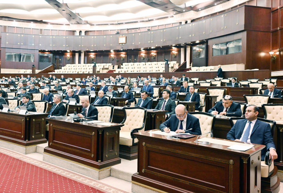 Minimum əməkhaqqı ilə bağlı Əmək Məcəlləsinə təklif edilən dəyişiklik təsdiqlənib