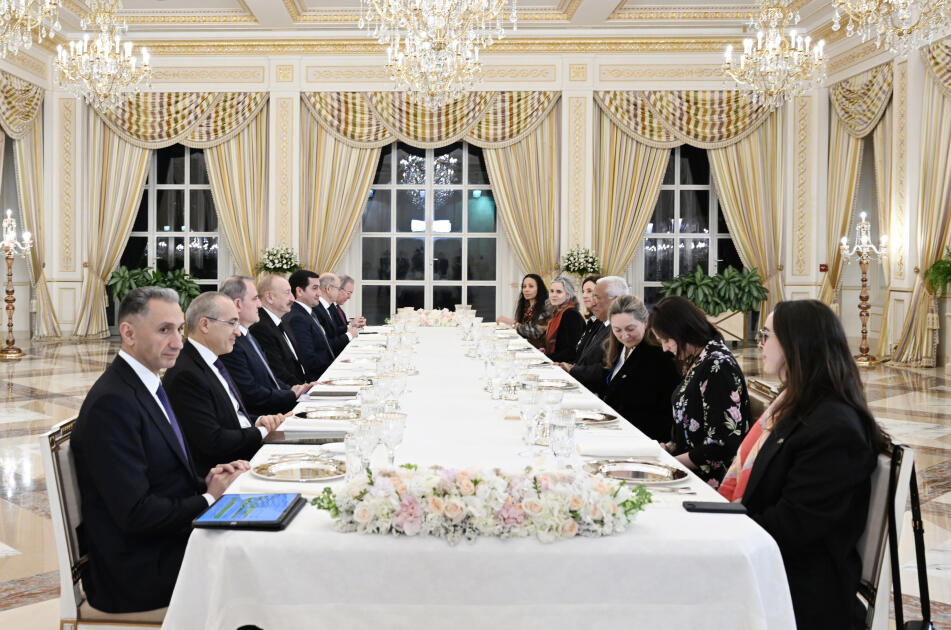 Prezident İlham Əliyevin Avropa İttifaqı Şurasının Prezidenti ilə rəsmi nahar əsnasında geniş tərkibdə görüşü olub