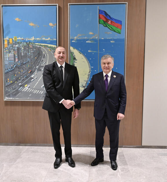 Prezident İlham Əliyev Özbəkistan Prezidenti Şavkat Mirziyoyevlə görüşüb