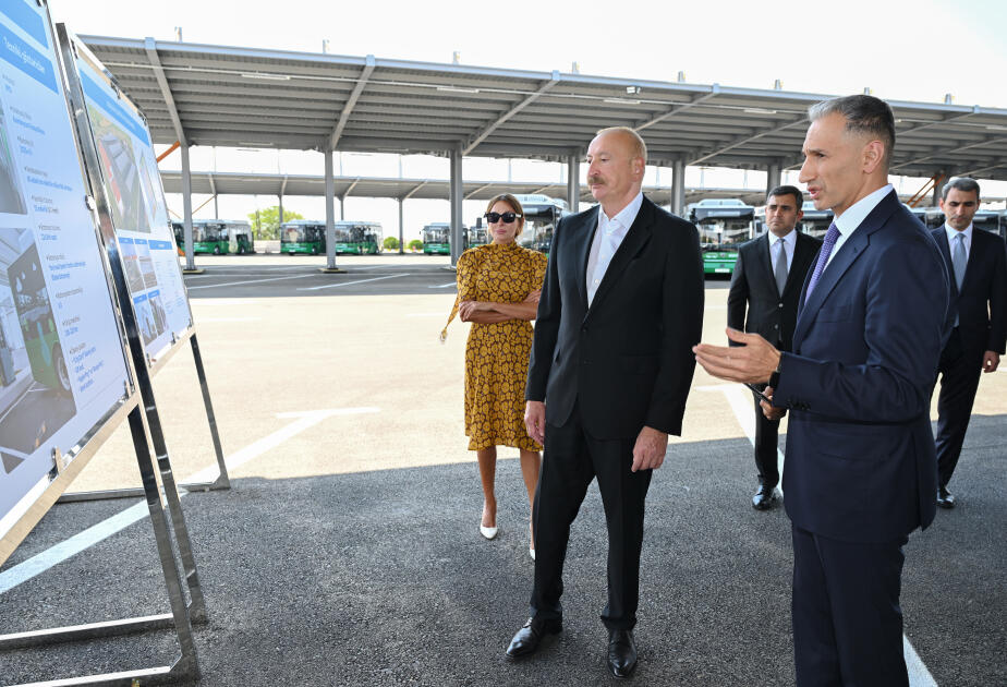 Prezident İlham Əliyev Naxçıvanda dəmir yolu infrastrukturunda aparılan yenidənqurma işləri ilə tanış olub