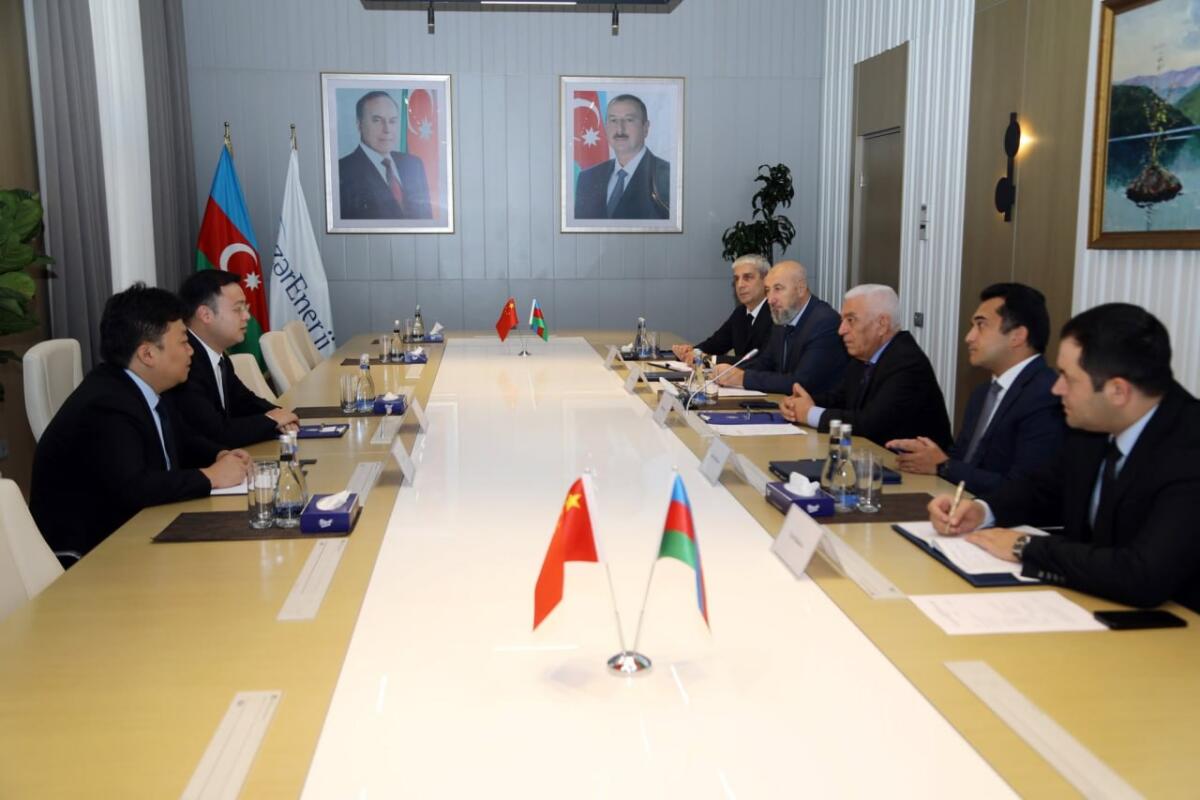 “AzərEnerji” ilə Çinin “Universal Energy” şirkəti arasında əməkdaşlıq məsələləri müzakirə olunub