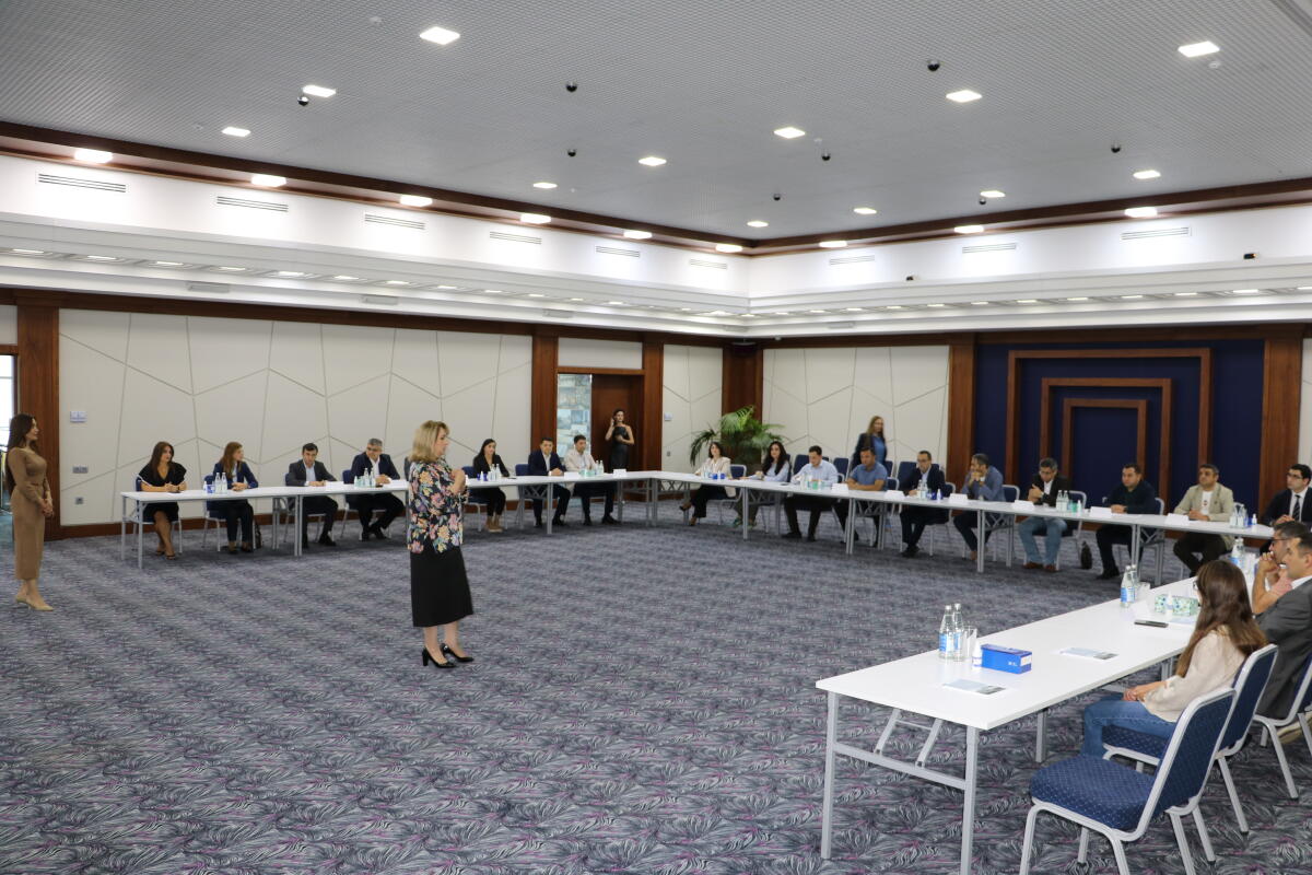 “Peşəkar təlimçilər üçün ustad təlimi” mövzusunda təlim proqramı