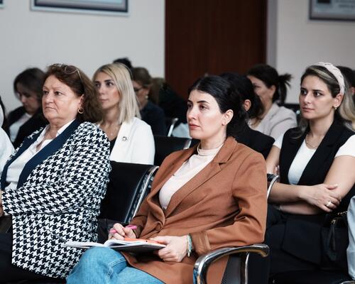 Müəllimlər üçün vergi və maliyyə savadlılığı mövzusunda seminarlar keçirilib