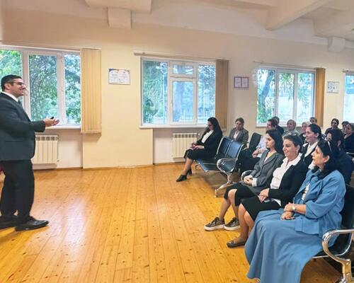 Müəllimlər üçün vergi və maliyyə savadlılığı mövzusunda seminarlar keçirilib