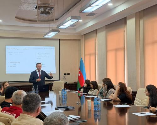 Müəllimlər üçün vergi və maliyyə savadlılığı mövzusunda seminarlar keçirilib